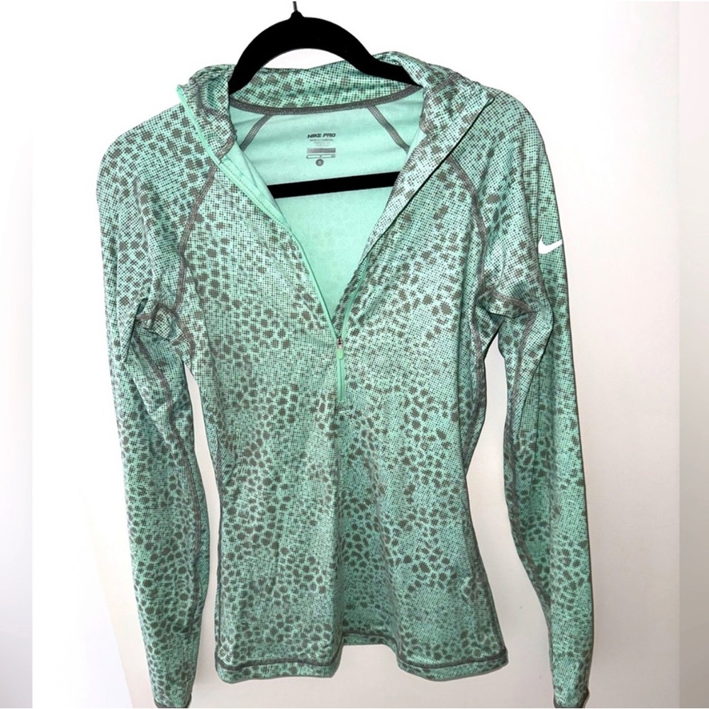 NIKE PRO quarter zip workout sweatshirt. Size small. Only worn once!